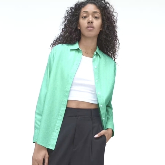 NWT Everlane the Silky Relaxed button down shirt in bright jade - Picture 3 of 5